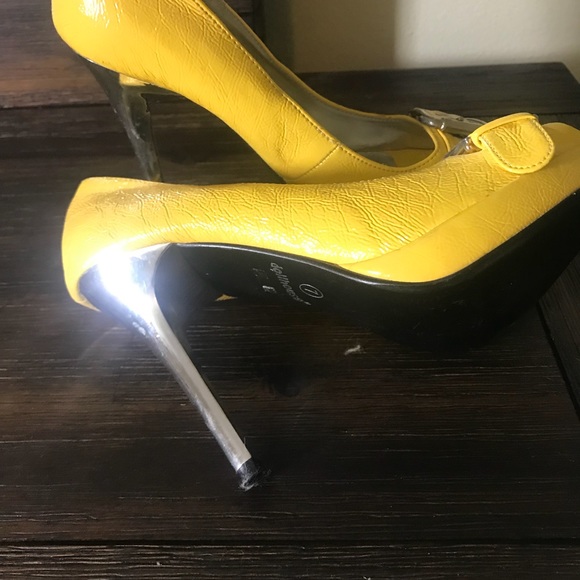 Shoes - Picture 2 of 3